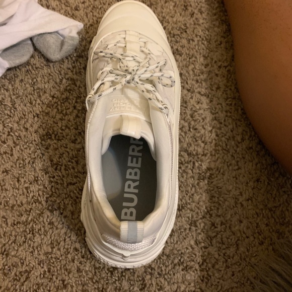 Burberry sneakers. - Picture 2 of 10